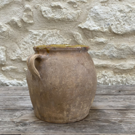 AW20111307 Old French pot with a beautiful yellow glazed interior and rim. For details, see photos for rim imperfections. Otherwise in beautiful condition! Dimensions: 23 cm high / 19 cm diameter