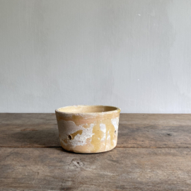 AW20111110 Old French goat cheese mold in soft yellow in beautiful rustic condition! Size: 12.5 cm cross section / 7.5 cm high