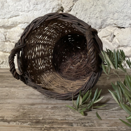BU20110186 Old French traditional woven rustic basket in beautiful condition! Size: 27 cm high / 33 cm cross section