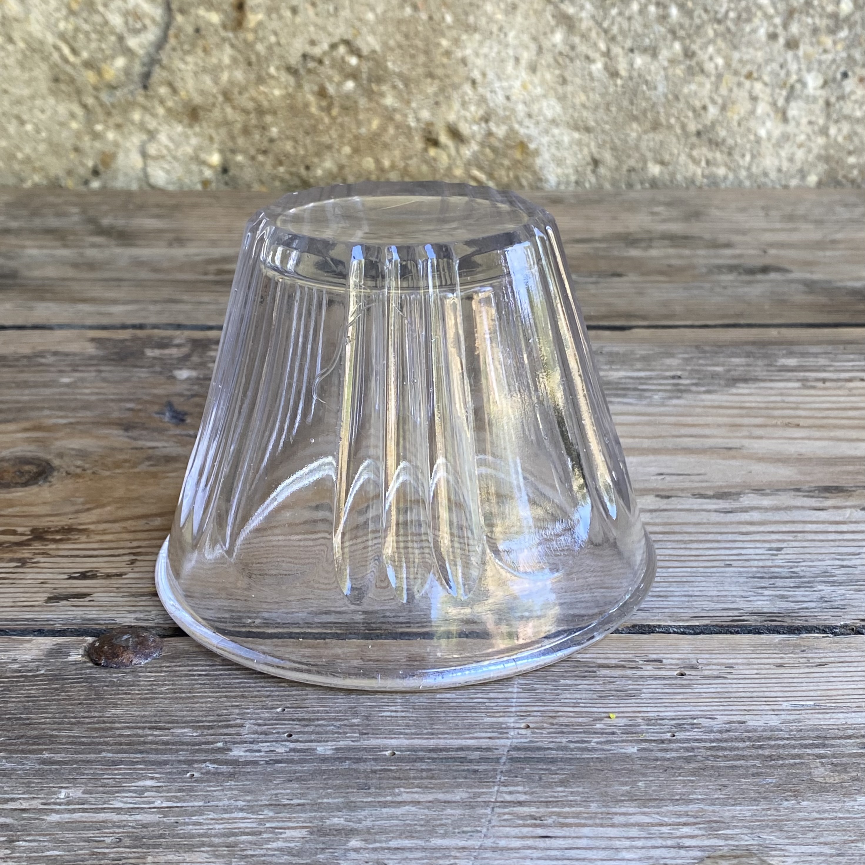 OV20111067 Antique French confiture jar made of mouth-blown glass in beautiful condition! Size: 8 cm high / 11.5 cm cross section
