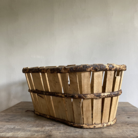 BU20110129 The authentic old French grape harvest baskets from Provence made of chestnut wood in beautiful condition! Size: 68 cm long / 46.5 cm cross section / 29 cm high. Mentioned price is per basket!