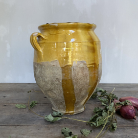 AW20110040 Large antique French confit pot in Provençal yellow period: 19th century in beautiful condition! Size: 29 cm. high / 19.5 cm. cross section