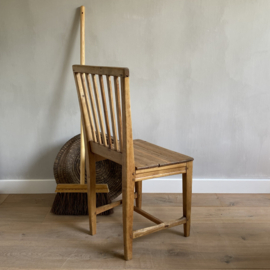 OV20110654 Antiek Zweeds stoeltje in prachtige sobere stijl....en perfecte staat! Afmeting: 83 cm. hoog / 40 cm. breed / 41,5 cm. hoog (tot zitting) Alleen ophalen!