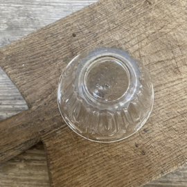 OV20111109 Antique French confiture jar - SV 250 grams - made of hand-blown glass in beautiful condition! Size: 7.5 cm high / 10 cm cross section.