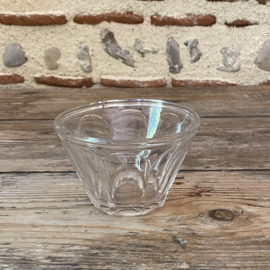 OV20111058 Antique French confiture jar of mouth-blown glass in perfect condition! Size: 8 cm high / 11.5 cm cross section.