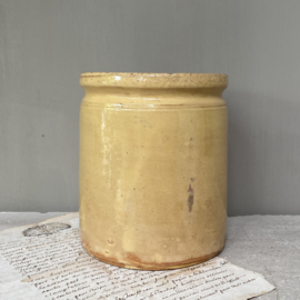 AW20110900 Large antique French confiture jar glazed yellow. Has a hairline on the edge (see photo 4), otherwise in beautiful condition! Size 16 cm. high / 13.5 cm. cross section