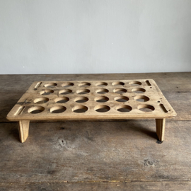 OV20111047 Old Swedish wooden egg rack for 24 eggs in beautiful, used condition. Size: 34.5 cm long / 7 cm high / 20.5 cm wide