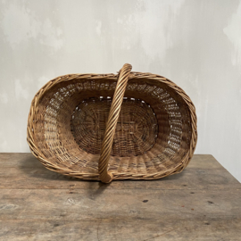 BU20110106 Old large French shopping basket of woven cane perfect for everyday use in beautiful condition! Size: 26 cm. high (to handle) and 48 cm. high (up to handle) / 56 cm. long / 35 cm. wide.