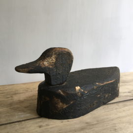 OV20110610 Antique wooden French decoy duck from department Somme N-France in beautifully weathered condition! Size: 13.5 cm. high / 27.5 cm. long.