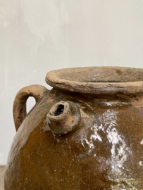 AW20110934 Large antique southern French 18th century walnut oil jug from the Périgord region in beautiful earthy colours. In beautiful weathered condition! Size: 33 cm. high / +/- 33 cm. cross section (up to the handles). Pickup at shop only.