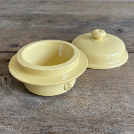 AW20110253 Old French paté jar in beautiful condition! Size: 6 cm. high / 10 cm. cross section.