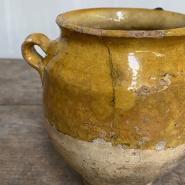 AW20110961 Very small antique 19th century Southern French confit jar...rare. Has an old visible hairline on the inside and outside (see photos 4 & 5, but no breakage. Otherwise in beautiful condition! Size: 14 cm high / 9.5 cm cross