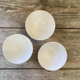 AW20111315 Set of 3 old French café bowls stamped - Gien France - period: 1960-1971 one is missing a minimal chip (see photo for details) otherwise all three in beautiful condition! Size: 6 cm high / 11 cm cross section