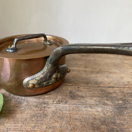 OV20111017 Old French copper saucepan with lid marked - Villedieu ML France - 2 mm thick in heavy restaurant quality in beautiful condition! Size: 14.5 cm cross section / 14.5 cm