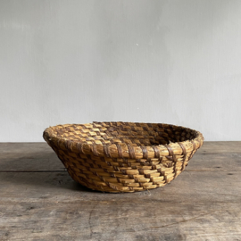OV20110929 Small old French harvest basket of woven reed in beautiful condition! Size: 32 cm cross section / 10 cm high