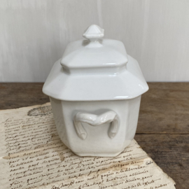 AW20110974 Antique French sugar pot in beautiful condition! Size: 8.5 cm. high (to the lid) / 11.5 cm long / 9.5 cm. wide