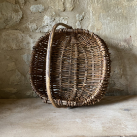 BU20110187 Old French harvest basket made of woven wicker in beautiful condition! Size: 36.5 cm long / 17 cm high (to the handle) / 32 cm high (including the handle) / 35.5 cm wide