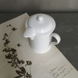 AW20110792 Oud stroopkannetje stempel - Société Céramique Maestricht made in Holland - periode: 1900-1957 in perfecte staat! Afmeting: 16,5 cm. hoog (tot greepje) / 9 cm. doorsnede.