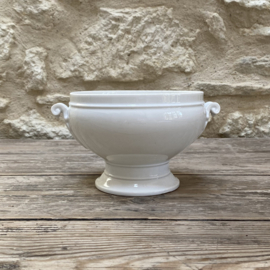 AW20111303 Small old French tureen - blind mark V - beautiful details on the handles and in beautiful condition! Size: 12 cm high / 16.5 cm cross section