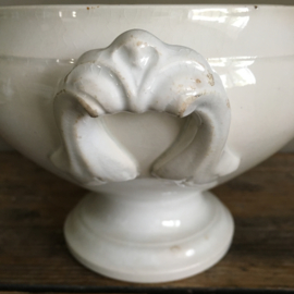 AW20110727 Antique small French tureen stamp - Opaque Lunéville - period: late 19th century in light buttered and beautiful condition! Size: 14 cm. high / 17.5 cm. cross section.
