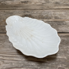AW20111322 Antique French serving dish "shell model" stamp - Creil & Montereau Terre de Fer - period: from 1894 in beautiful lightly buttered condition! Size: 22 cm long / 12.5 cm cross section