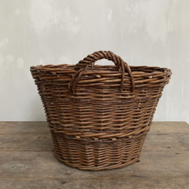 BU20110105 Old French rustic willow wicker harvest basket in beautiful condition! Size: 30 cm. high / 45.5 cm. cross section.