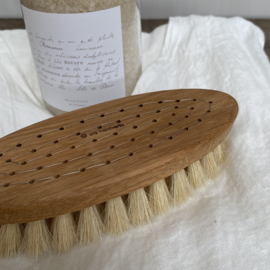 IH003 Bath brush with oil treated oak and horsehair