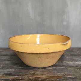 AW20110769 Old French cream bowl in warm yellow color in beautiful weathered condition! Size: 37 cm. cross section / 15 cm. high.