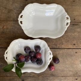 AW20110859 Antique serving dish stamp - P. Regout Maastricht - period: 1860-1880 in beautiful condition! Size: 30 cm. long (up to the handles) / 6.5 cm. high / 20.5 cm. cross section.