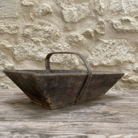 BU20110189 Old French traditional wooden grape harvest basket with winery initials in beautiful grey weathered condition! Size: 46 cm long / 20 cm high (including handle) / 29 cm wide