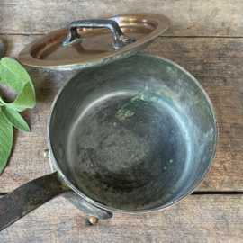 OV20111017 Old French copper saucepan with lid marked - Villedieu ML France - 2 mm thick in heavy restaurant quality in beautiful condition! Size: 14.5 cm cross section / 14.5 cm