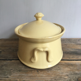 AW20110604 Old French terrine in soft yellow stamp - Terre a Feu D.V Sarrequemines - presumed period: 1922-1955 in beautiful condition! Size: 8 cm. high (bowl) / 22 cm. long / 15 cm. cross section.
