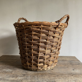 BU20110138 Large old French basket of woven willow wicker in beautiful condition! Size: 42 cm high (to the handles) /  48 cm cross section. Pick-up at store only!