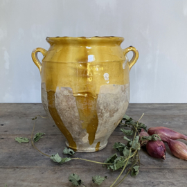 AW20110040 Large antique French confit pot in Provençal yellow period: 19th century in beautiful condition! Size: 29 cm. high / 19.5 cm. cross section