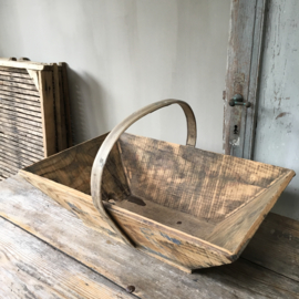 OV20110480 Old French picking basket in beautiful condition! Size: 49 cm. long / 31 cm. wide / 14 cm. high.