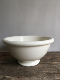 AW20110598 Old heavy batter bowl stamp - P. Regout & Co. Maastricht - period: 1935-1955 is in beautiful condition on some traces of use on the bottom (see photo 4)! Size: 13.5 cm. high / 27 cm. cross section.