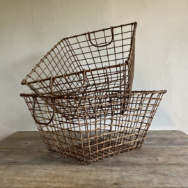 OV20110920 Old French iron oyster baskets from the island of Île de Ré, beautifully weathered by the sea and sun. Size: 49 cm long / 38.5 cm wide / 25.5 cm high. Mentioned price is per piece!