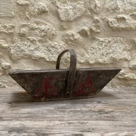 BU20110189 Old French traditional wooden grape harvest basket with winery initials in beautiful grey weathered condition! Size: 46 cm long / 20 cm high (including handle) / 29 cm wide