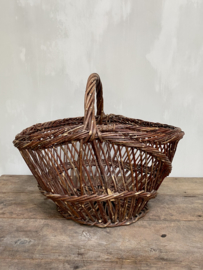 OV20110765 Large old French willow wicker harvest basket in beautiful condition! Size: 30 cm. high (to the handle) / 53.5 cm. long / 42 cm. cross section