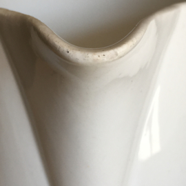 AW20110850 Old milk jug stamp - Societé Céramique Maestricht - period: 1900-1957. Is missing a minimal splinter at the spout (see photo 8), otherwise in beautiful condition! Size: 15 cm. high / 10 cm. cross section.