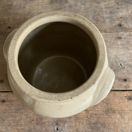 AW20111090 Oude Franse pot in grès aardewerk in prachtige staat! Afmeting: 21,5 cm hoog /  18 cm doorsnede.