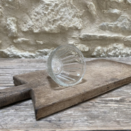 OV20111108 Antieke Franse confiture pot van mondgeblazen glas, minuscule oneffenheid op de rand (zie foto) verder in prachtige staat! Afmeting: 8,5 cm hoog /  10,5 cm doorsnede
