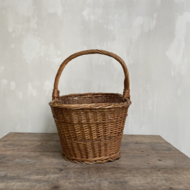 BU20110106 Old large French shopping basket of woven cane perfect for everyday use in beautiful condition! Size: 26 cm. high (to handle) and 48 cm. high (up to handle) / 56 cm. long / 35 cm. wide.