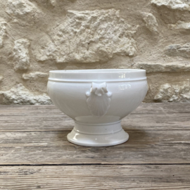 AW20111303 Small old French tureen - blind mark V - beautiful details on the handles and in beautiful condition! Size: 12 cm high / 16.5 cm cross section