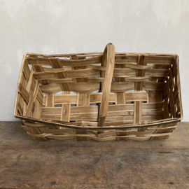 BU20110107 Large old French woven chestnut harvest basket in beautiful condition! Size: 53 cm. long / 23 cm. high (to the handle) / 27 cm. wide