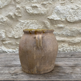 AW20111307 Old French pot with a beautiful yellow glazed interior and rim. For details, see photos for rim imperfections. Otherwise in beautiful condition! Dimensions: 23 cm high / 19 cm diameter