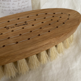 IH003 Badborstel met olie behandeld eiken en paardenhaar