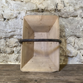 BU20110184 Oude Franse oogstmand voor in de moestuin of champignons in mooie staat! Afmeting: 50,5 cm lang / 15 cm hoog /  35 cm doorsnede