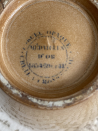 AW20110880 Antiek Frans confiturepotje stempel - Porcelain Opaque Médailles d'or Creil et Montereau - periode: onbekend. In beboterde prachtige staat! Binnenzijde haarlijntje zichtbaar(zie foto: 7 ) Afmeting: 7 cm. hoog / 9 cm. doorsnede