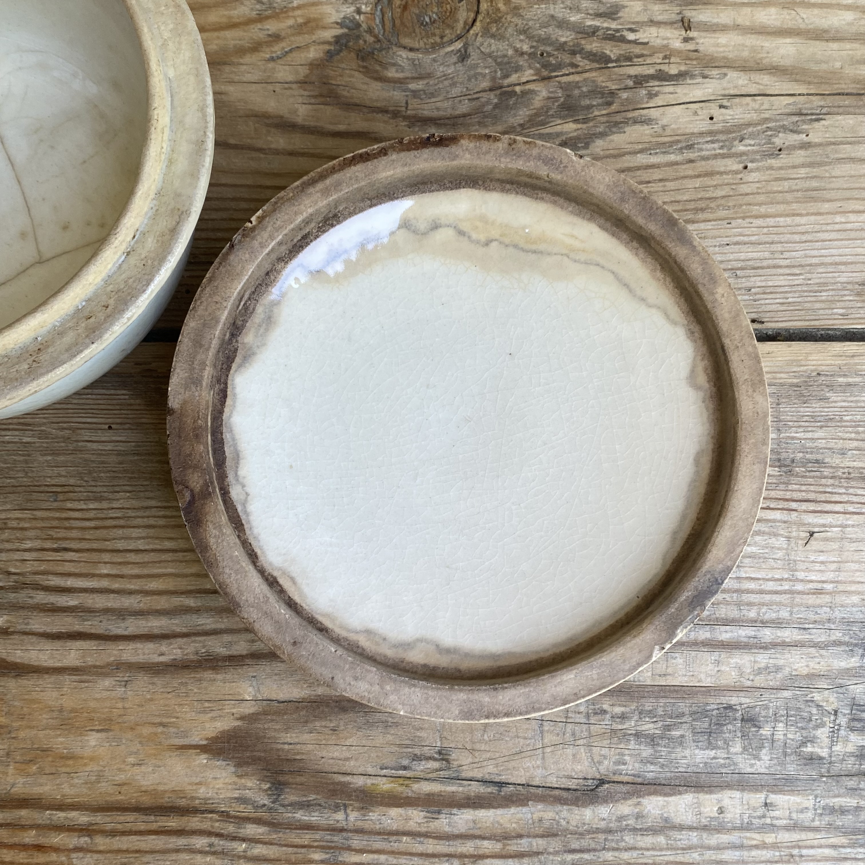 AW20111226 Antique French pâte pot with original lid in beautiful weathered and slightly stained condition! Size: 9 cm high / 6 cm cross section